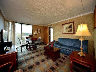 Riverview Inn & Suites