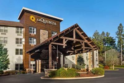 La Quinta Inn & Suites by Wyndham Lake George