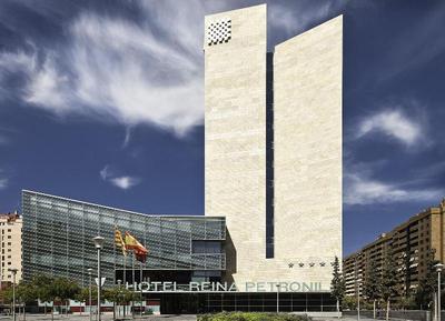 Reina Petronila Hotel