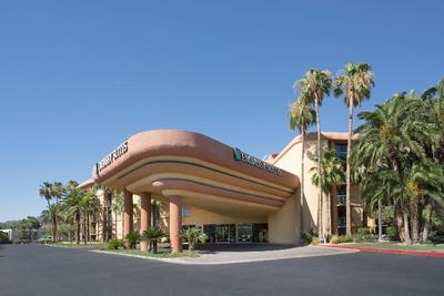 Embassy Suites by Hilton Phoenix Biltmor