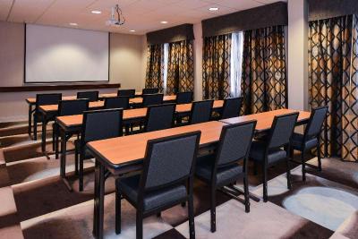Hampton Inn & Suites Denver - Speer Boulevard
