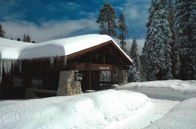 Wuksachi Village and Lodge