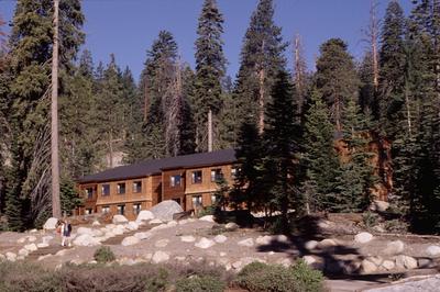 Wuksachi Village and Lodge