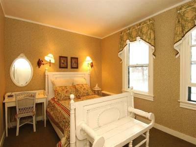 Wawona Hotel