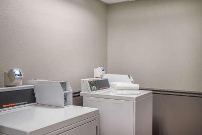 La Quinta Inn & Suites Naples Airport East I-75