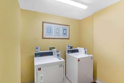 La Quinta Inn & Suites by Wyndham Sarasota Downtow