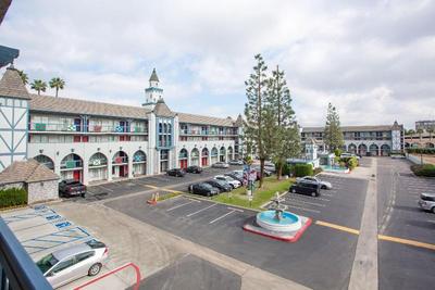 Castle Inn and Suites