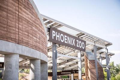 Holiday Inn & Suites Phoenix Airport an IHG Hotel