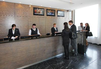 Arcotel John F
