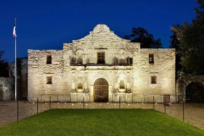 Super 8 by Wyndham Downtown / Alamo
