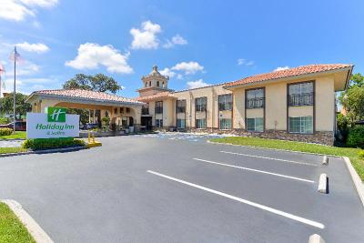 Red Roof PLUS+ & Suites Tampa