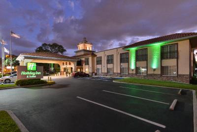 Red Roof PLUS+ & Suites Tampa