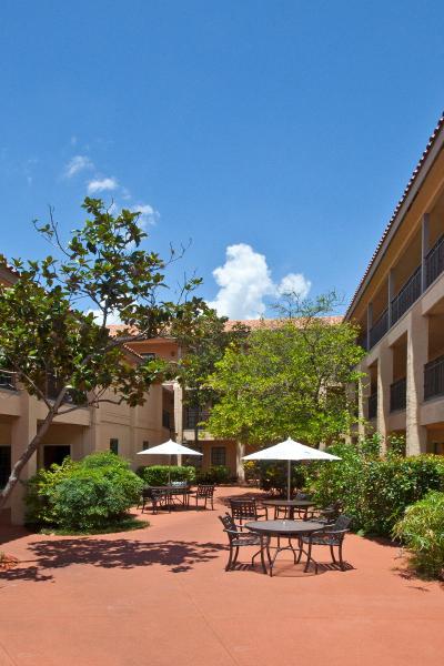 Red Roof PLUS+ & Suites Tampa