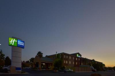 Holiday Inn Express Nellis