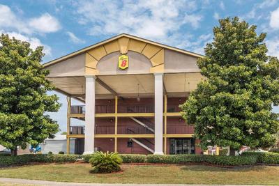 Super 8 by Wyndham Metairie