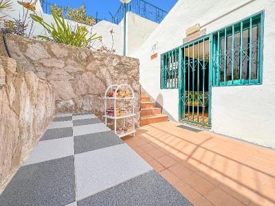 Laguna Apartments