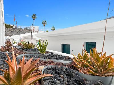 Laguna Apartments