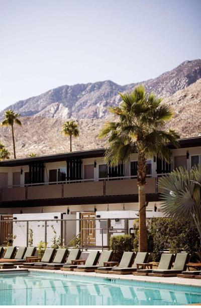 V Palm Springs