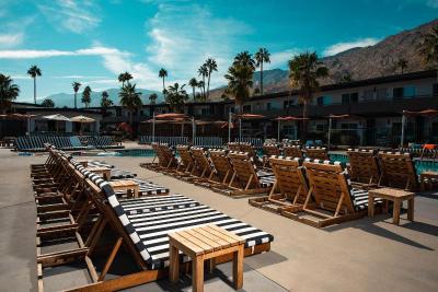 V Palm Springs