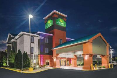 La Quinta Inn & Suites Louisville Expo East 6437