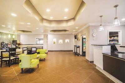La Quinta Inn & Suites Louisville Expo East 6437