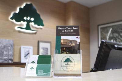 GreenTree Inn & Suites Phoenix Sky Harbor