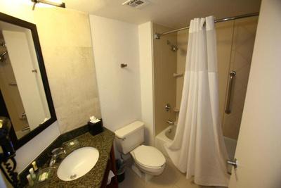 GreenTree Inn & Suites Phoenix Sky Harbor