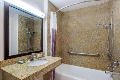 La Quinta Inn & Suites by Wyndham Bakersfield Nort