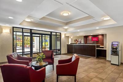 Red Roof PLUS+ Jacksonville - Southpoint