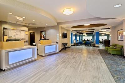 Holiday Inn Express & Suites Largo Central Park