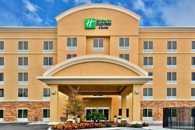 Holiday Inn Express & Suites Largo Central Park