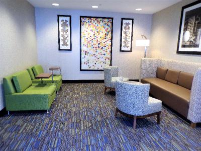 Holiday Inn Express & Suites Largo Central Park