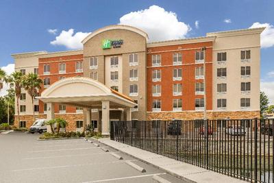 Holiday Inn Express & Suites Largo Central Park