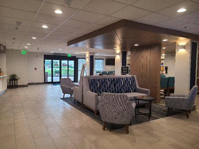Holiday Inn Express and Suites Hollywood Ft Lauder