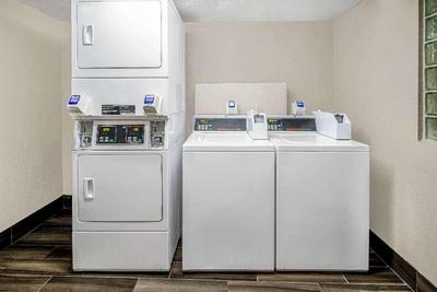 La Quinta Inn & Suites by Wyndham Anaheim