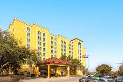 La Quinta Inn & Suites by Wyndham Medical Ctr NW