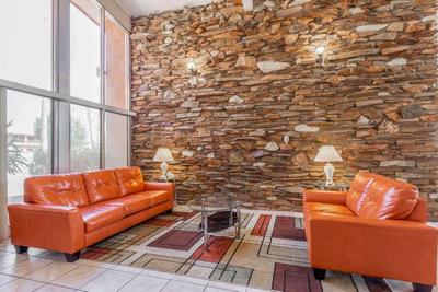 Howard Johnson by Wyndham Phoenix Arpt/Downtown