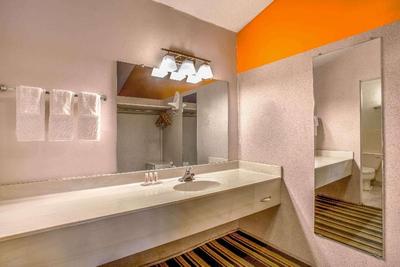 Howard Johnson by Wyndham Phoenix Arpt/Downtown