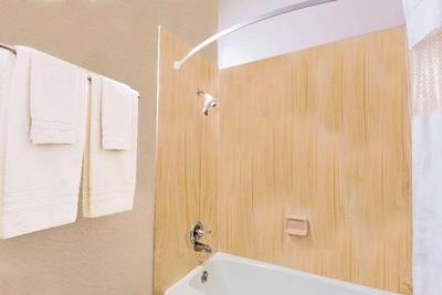 Howard Johnson by Wyndham Phoenix Arpt/Downtown