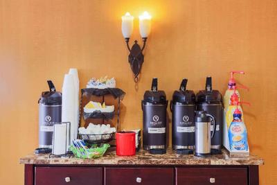 La Quinta Inn & Suites Islip