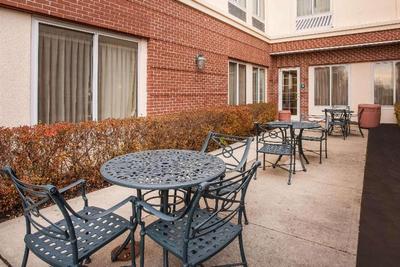 La Quinta Inn & Suites Islip