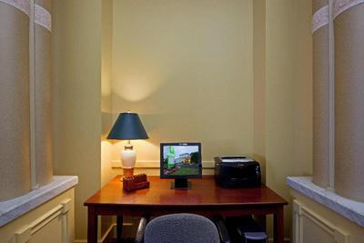 Holiday Inn Salem (I-93 at Exit 2), an IHG Hotel