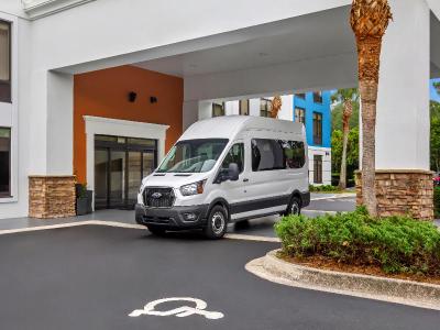 Holiday Inn Express and Suites Jacksonville SE Med