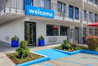 Motel 6 North Kirkland