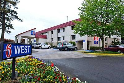 Motel 6 Tigard West