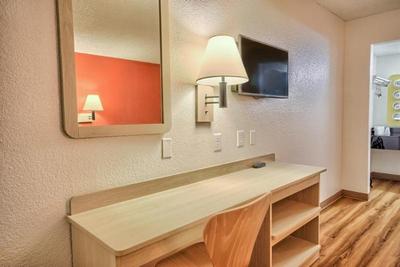 Motel 6 Fresno Blackstone
