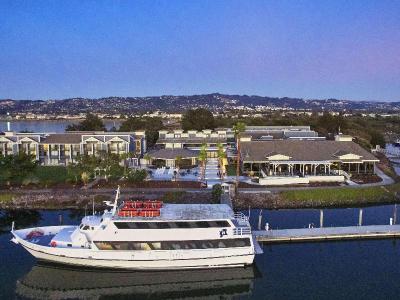 DoubleTree by Hilton Hotel Berkeley Marina