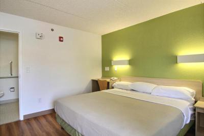 Motel 6 Cleveland - Willoughby