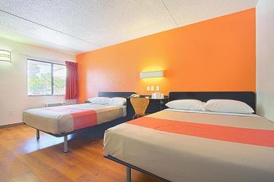 Motel 6 East Brunswick