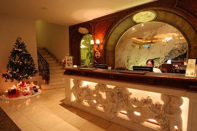 Four Seasons Place